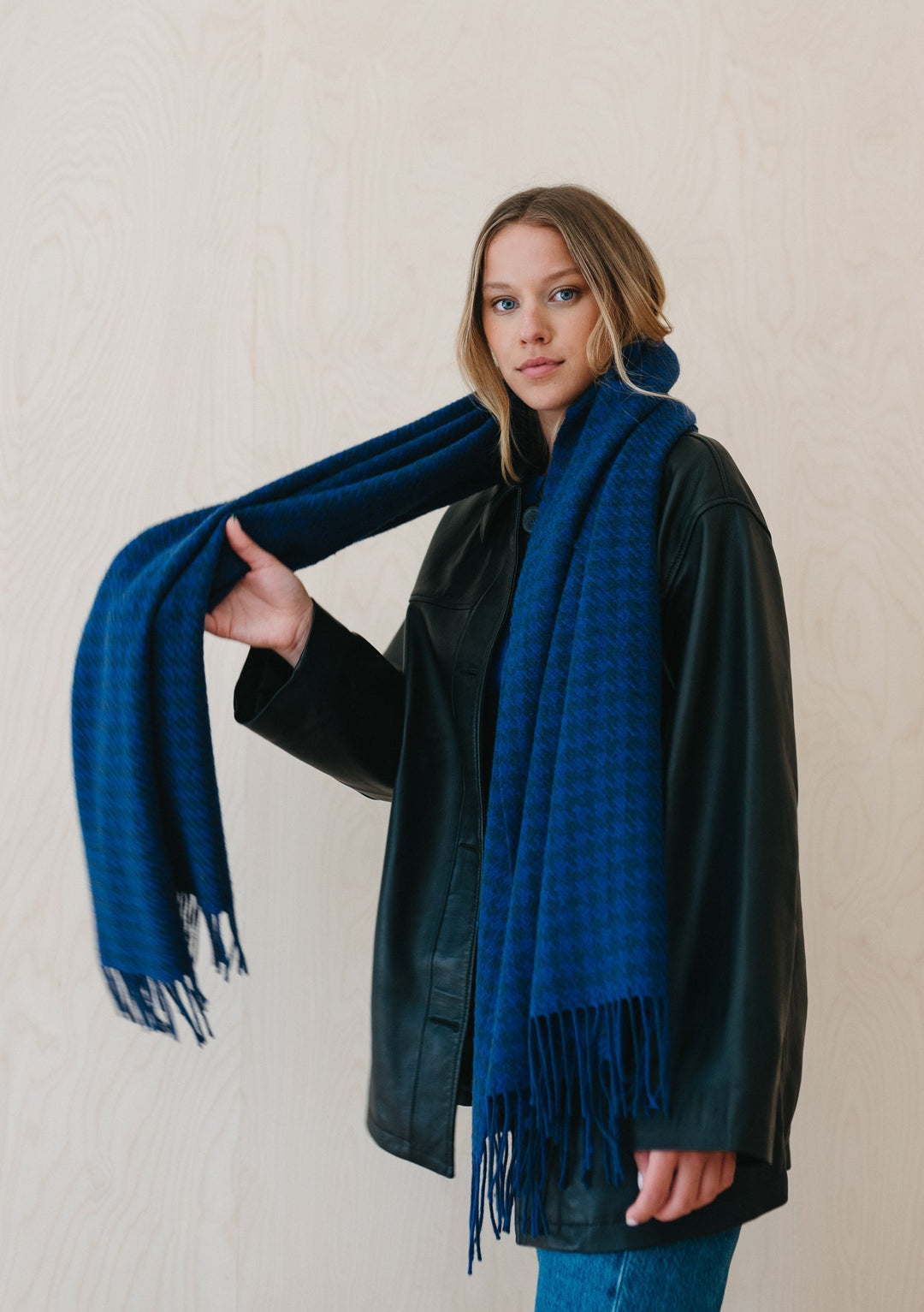 Lambswool Blanket Scarf in Cobalt Houndstooth