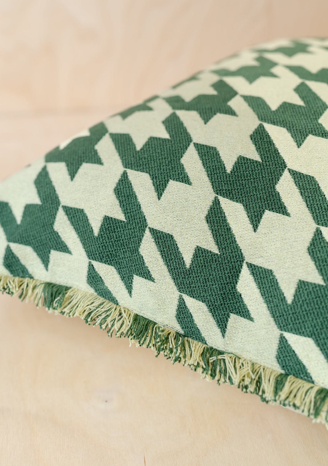 Grüner Kissenbezug aus Baumwolle mit Hahnentrittmuster