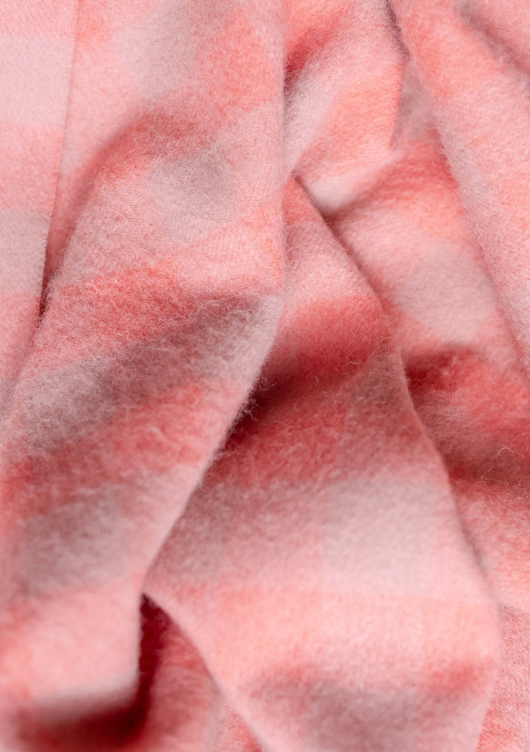 Couverture pour bébé en laine d'agneau en vichy blush
