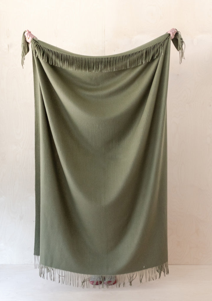 Sample Sale Cashmere Blanket in Olive