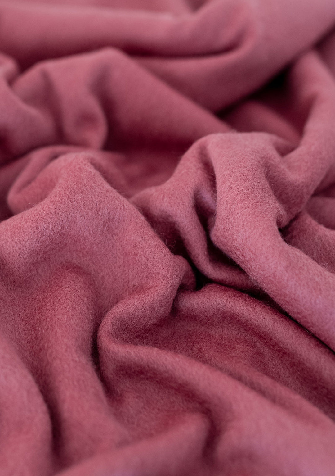 Kleine Decke aus Lammwolle in Rosa