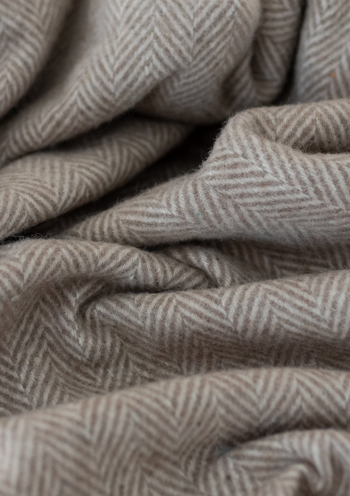 Recycled Wool Extra Large Blanket in Natural Herringbone