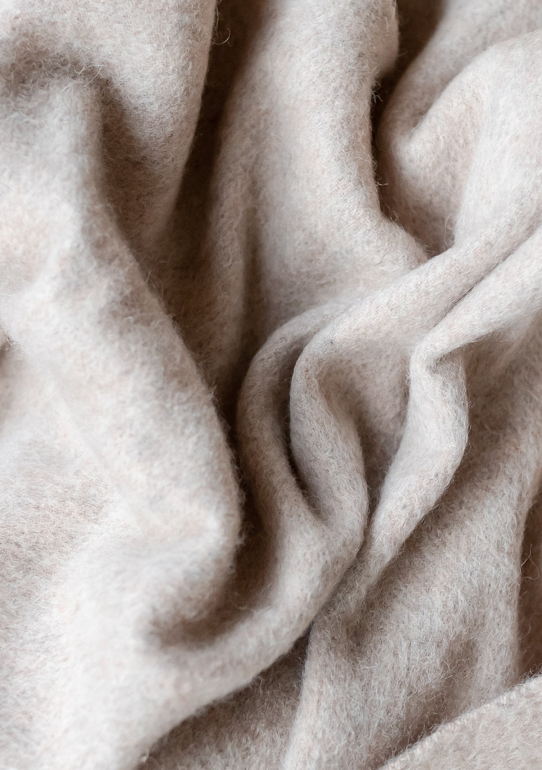 Übergroßer Schal aus Lammwolle in Haferflocken-Melange
