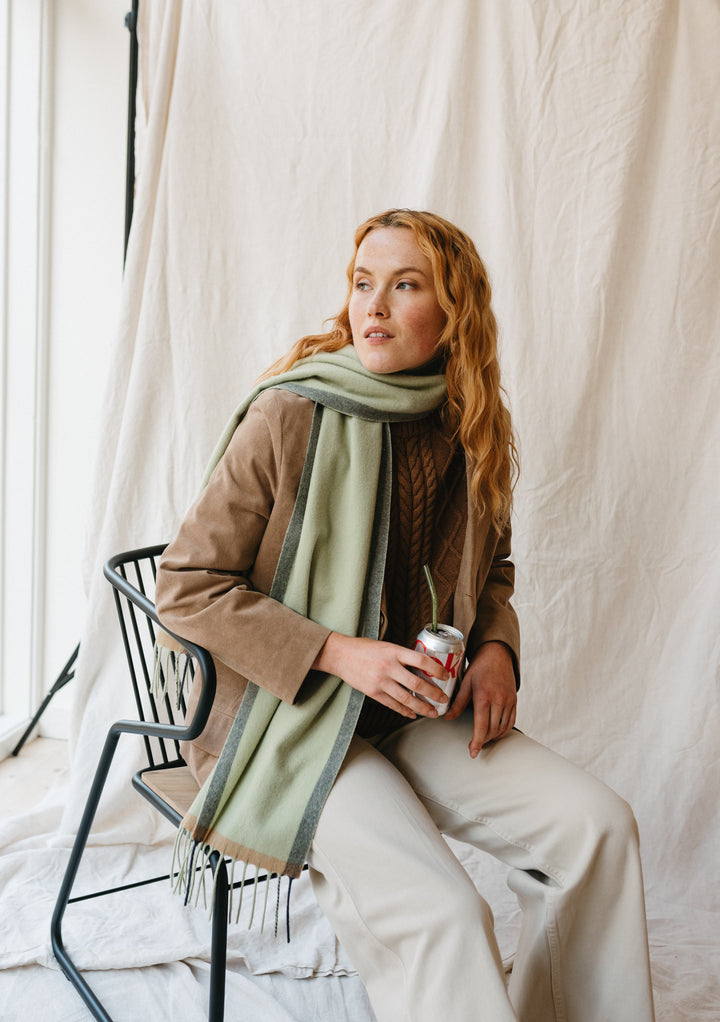 Cashmere & Merino Scarf in Green Contrast Edge