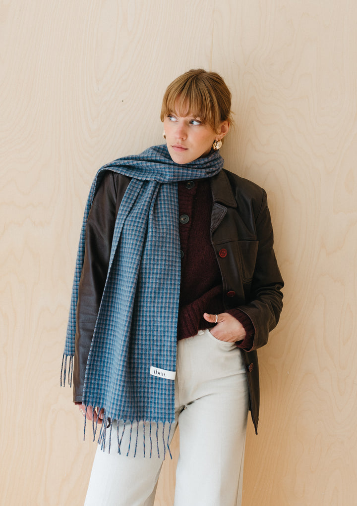 Lammwollschal mit blauem Tweed-Karo