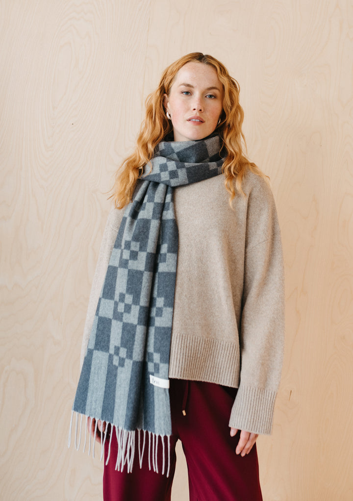 Cashmere & Merino Oversized Scarf in Charcoal Geometric Block