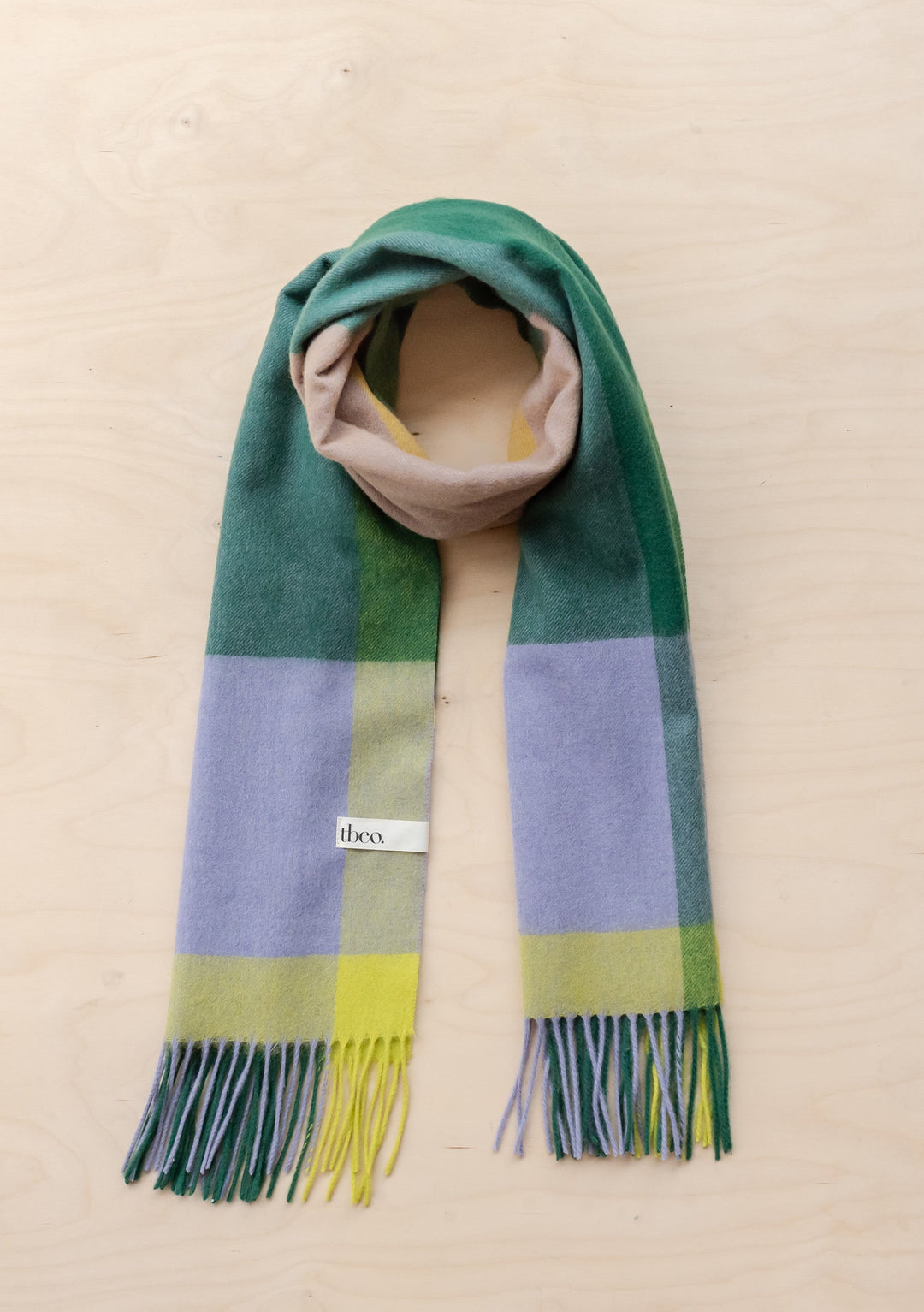 Übergroßer Schal aus Lammwolle mit grünem Randkaro