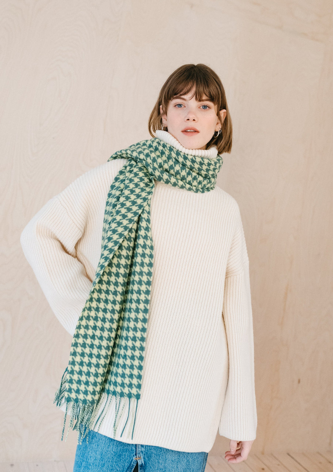 Lambswool Oversized Scarf in Lime Houndstooth