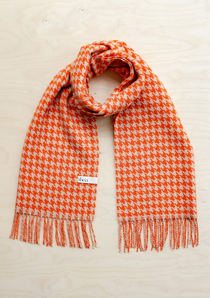 Übergroßer Schal aus Lammwolle mit orangefarbenem Hahnentrittmuster
