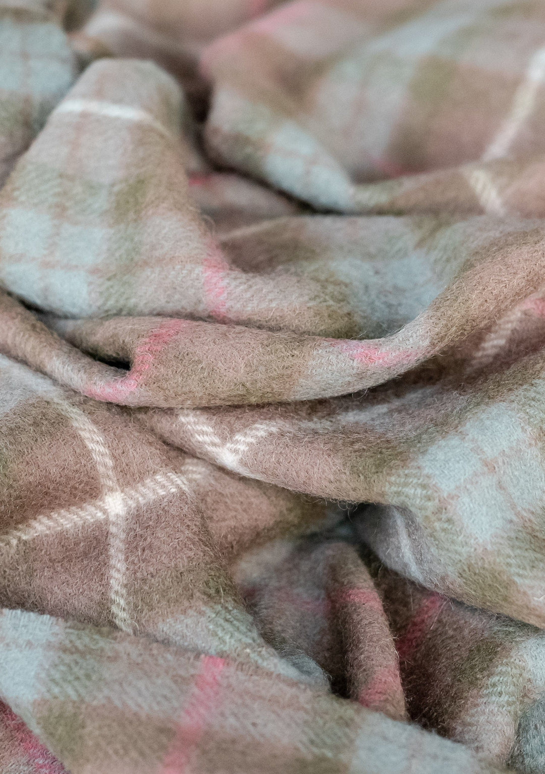 Kleine Decke aus Lammwolle in Fraser Hunting Weathered Tartan