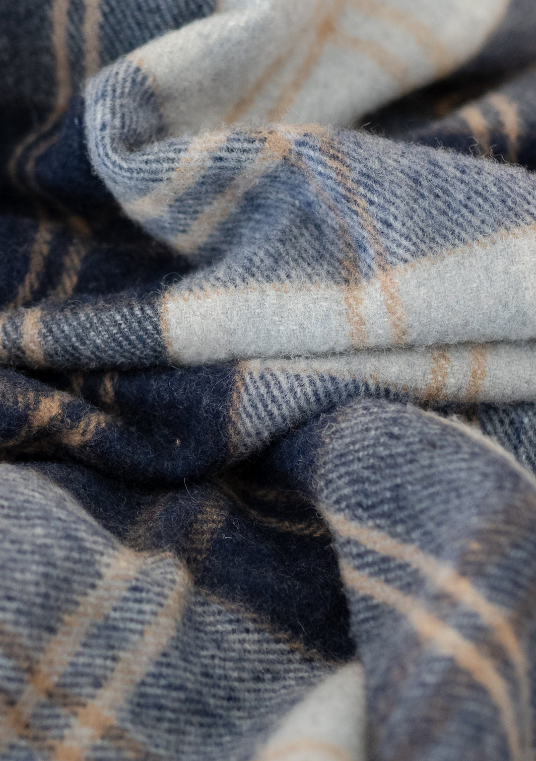 Recycled Wool Extra Large Blanket in Bannockbane Silver Tartan