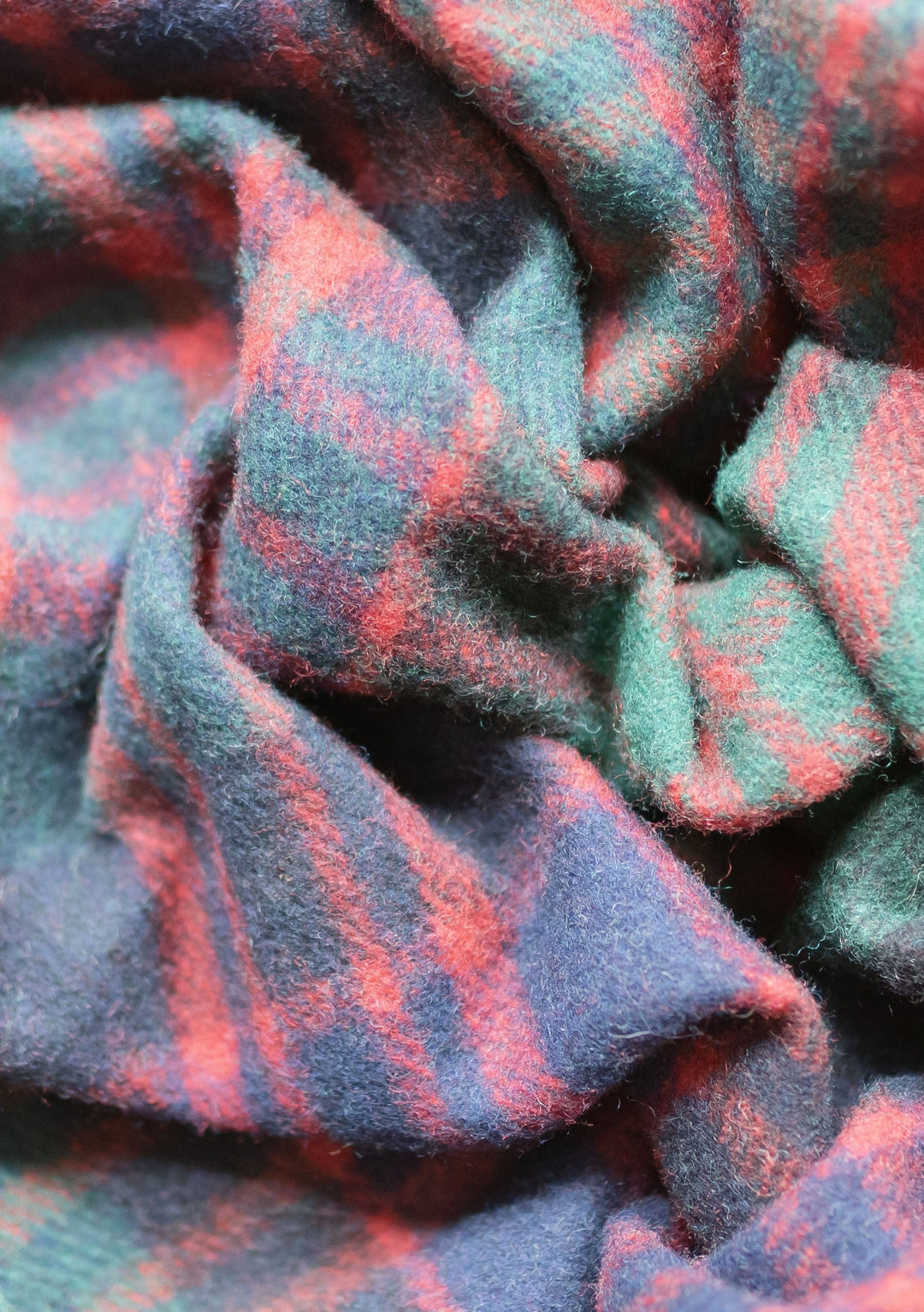 Kleine Decke aus recycelter Wolle im Macdonald-Schottenmuster